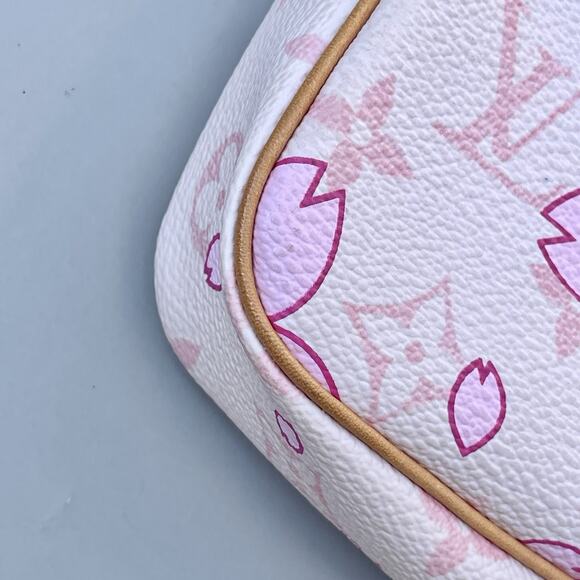 🌸SOLD🌸Louis Vuitton Vintage Pink Monogram Cherry Blossom Pochette Accessories - Picture 5 of 16
